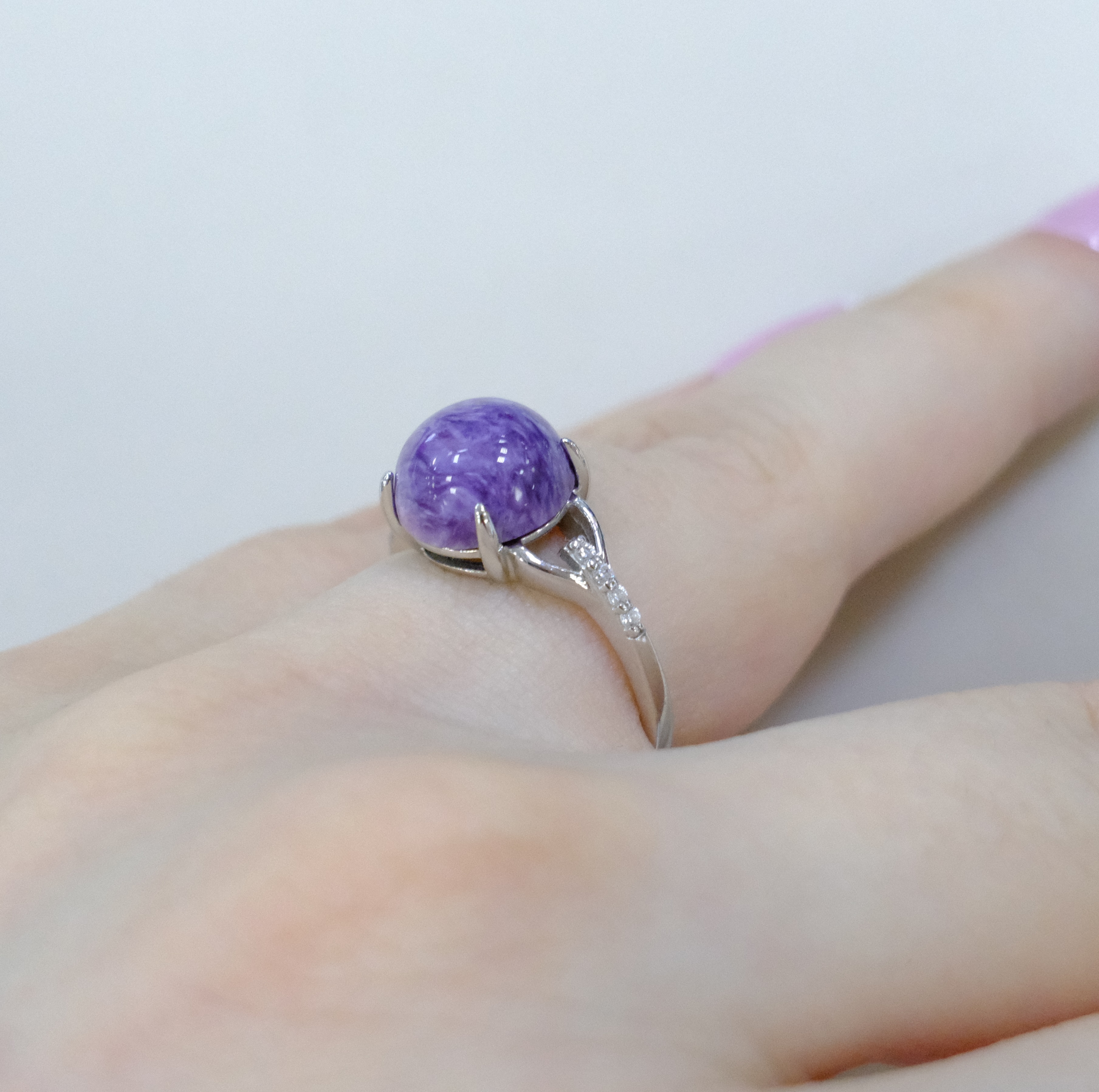 Серебряное кольцо с чароитом